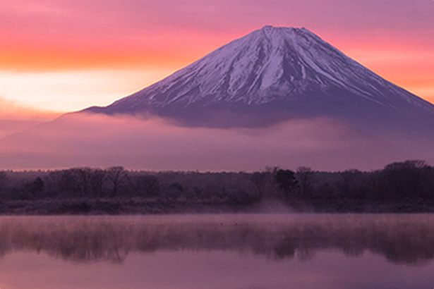 夕暮れ時の富士山